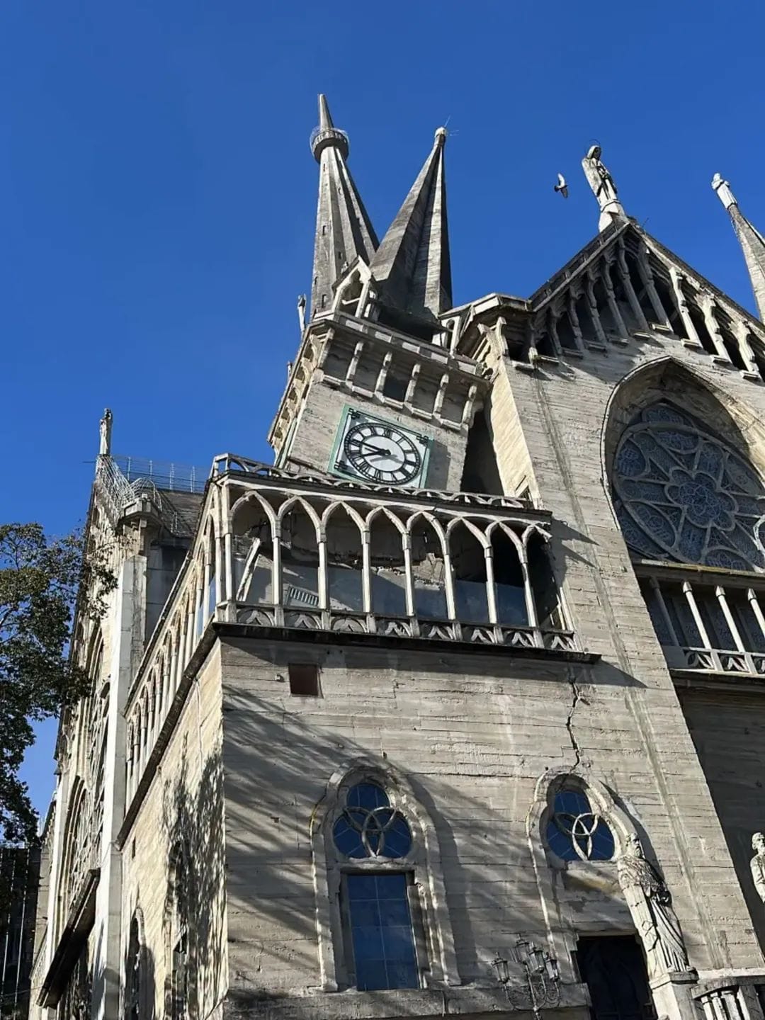 The church in Manizales is one of the buildings destroyed by the earthquake in Colombia this August 10. PHOTO: MANIZALES EN VIVO