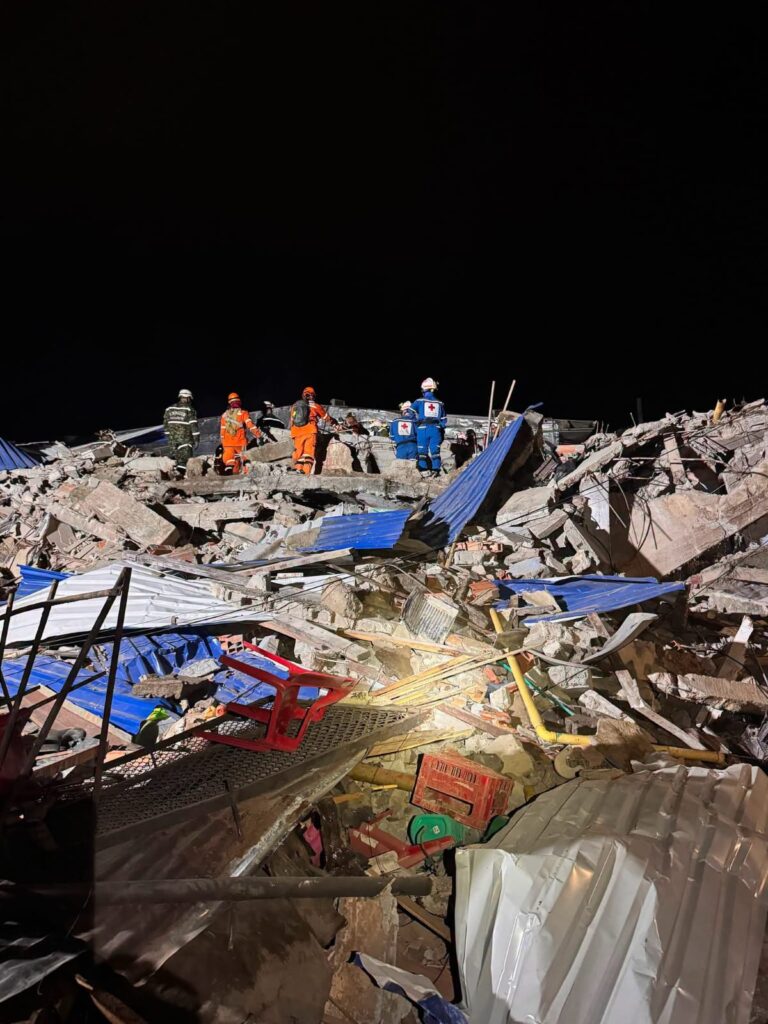 The seismic movement was felt in various areas of central and western Colombia and caused serious damage.